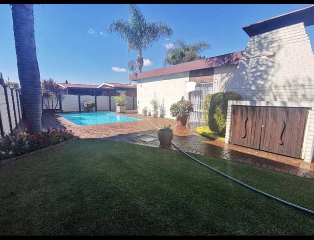 3 BEDROOM HOUSE FOR SALE IN VANDERBIJLPARK CE 5